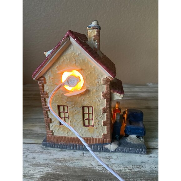 Victoria Falls Porcelain Lighted Gas Station House Christmas Collector Series 6 - Picture 5 of 14